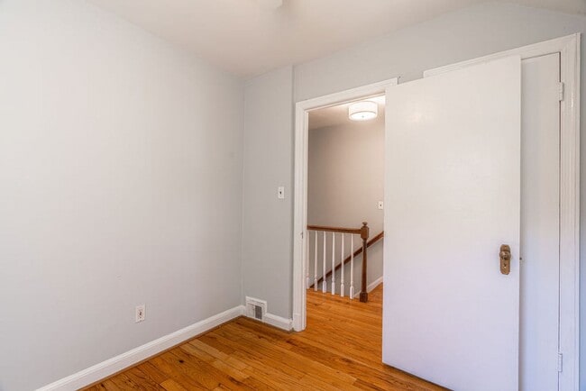 Building Photo - Charming 3 Bedroom Colonial Home in Bethesda