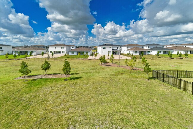 Building Photo - 1525 Stockbridge St