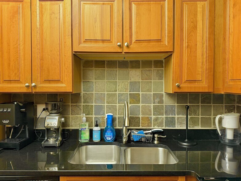 Building Photo - 2479 Peachtree Rd NE