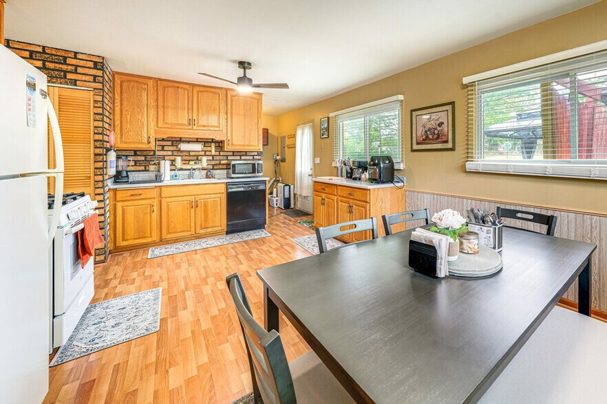 Building Photo - 117 Marryat Pl