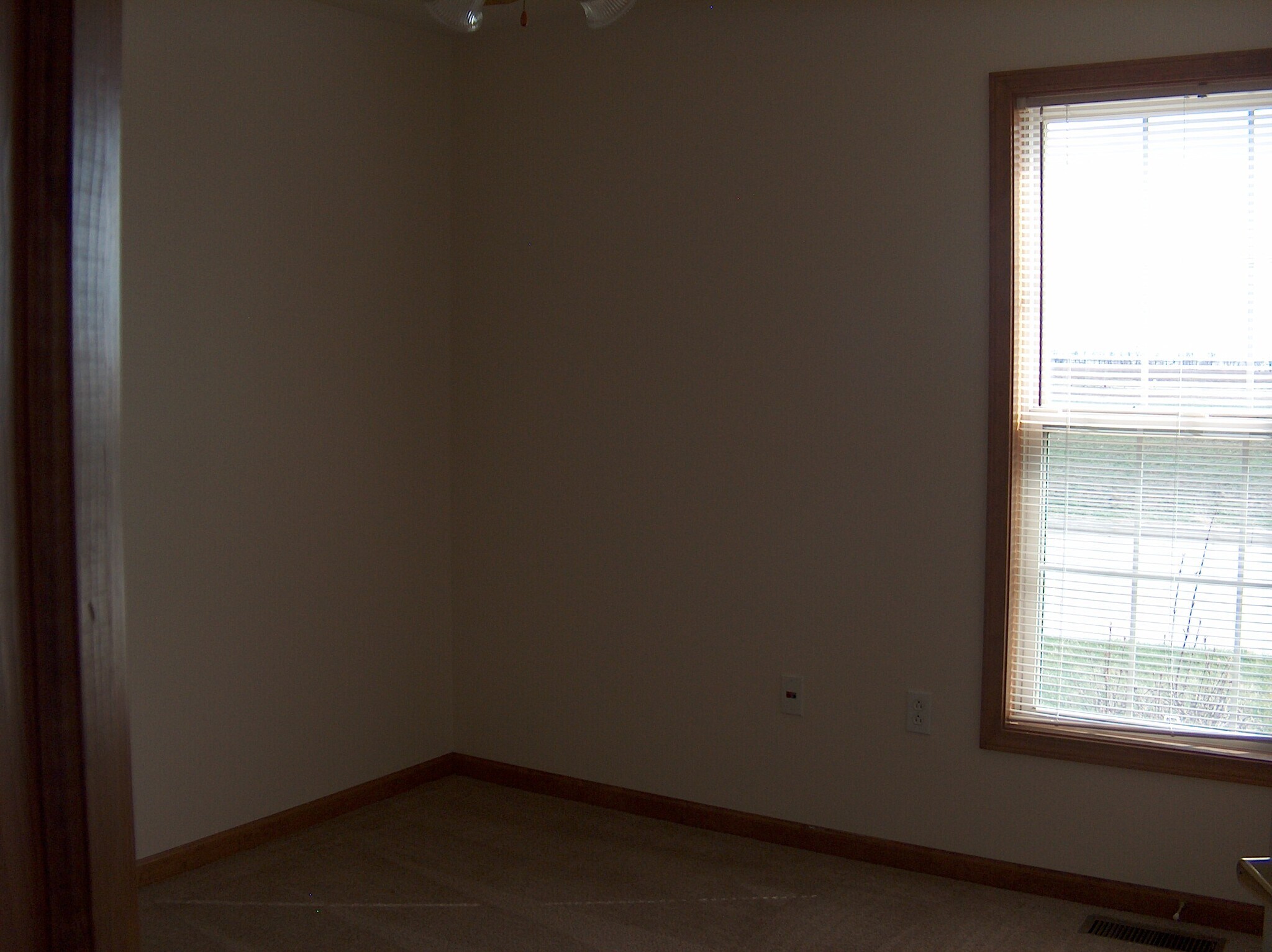 Building Photo - 1106 Heather Dr