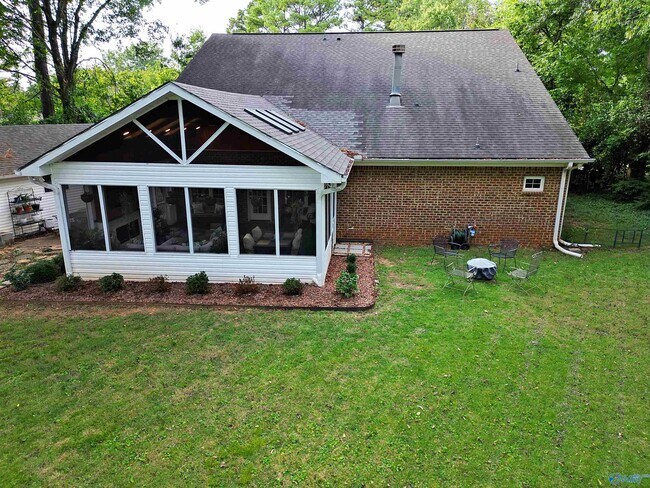 Building Photo - 2709 Thornton Cir SW
