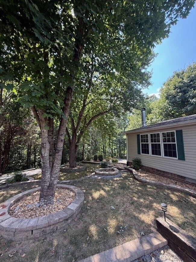 Building Photo - Available Now Spacious 3 Bedroom Home on P...