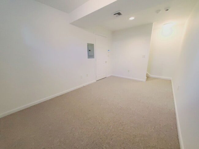 Building Photo - 57 Whitmore Ln