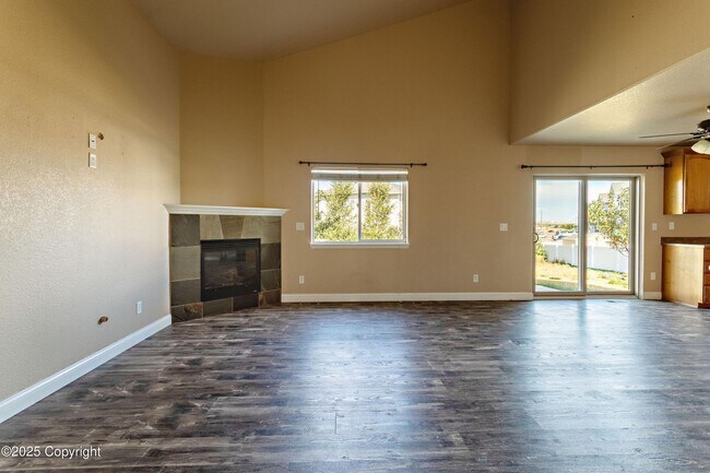 Building Photo - 4 Bedrooms, 3.5 Bathrooms, 2 Car Garage Home Fore Rent In Remington Estates