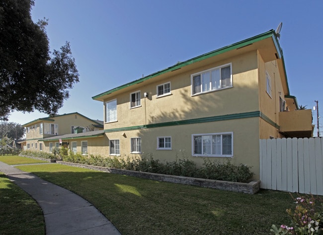 Building Photo - 923-929 S Park Cir