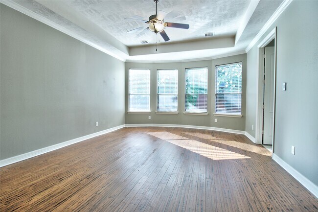 Building Photo - 10 Spotted Lily Way