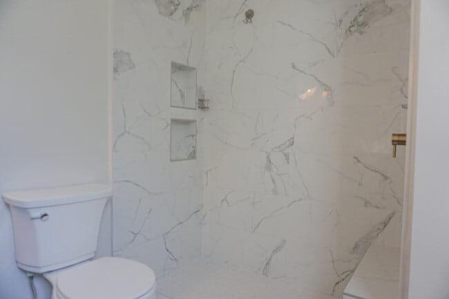 Building Photo - 6 Flora Cove