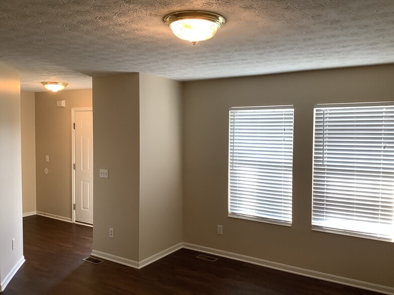 Building Photo - 557 Whispering Pines Pl