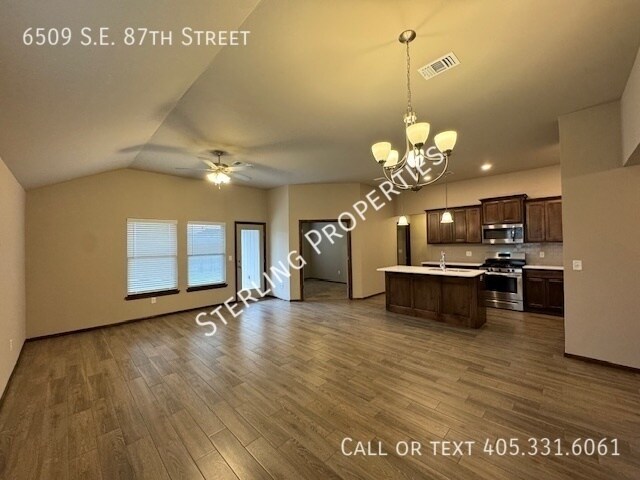 Building Photo - 6509 SE 87th St