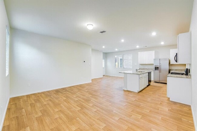 Building Photo - 342 Jade St