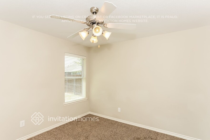 Building Photo - 904 Peach Ln
