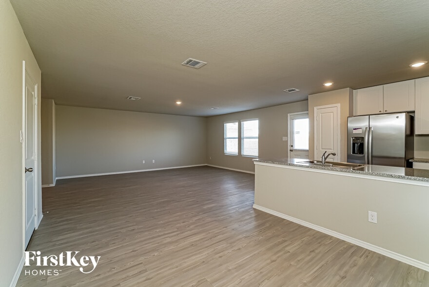 Building Photo - 10707 Prusiner Dr