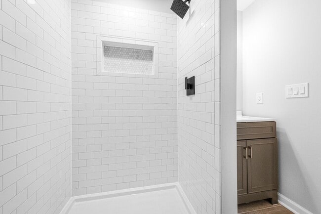 Building Photo - 342 E Barnard St