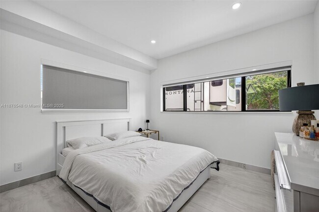 Building Photo - 3000 Riverland Rd