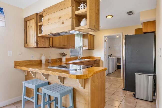 Building Photo - 1160 Altman Dr