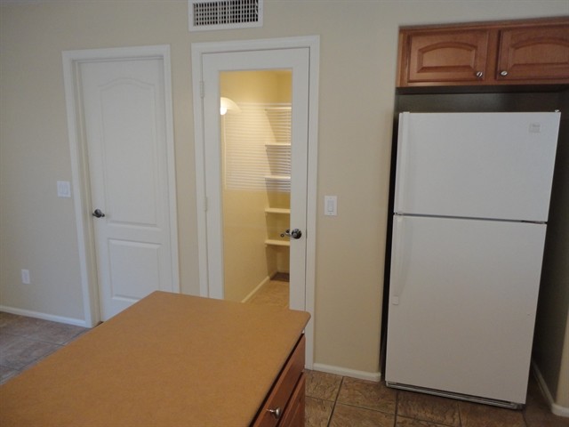 Building Photo - 8409 S 50th Ln