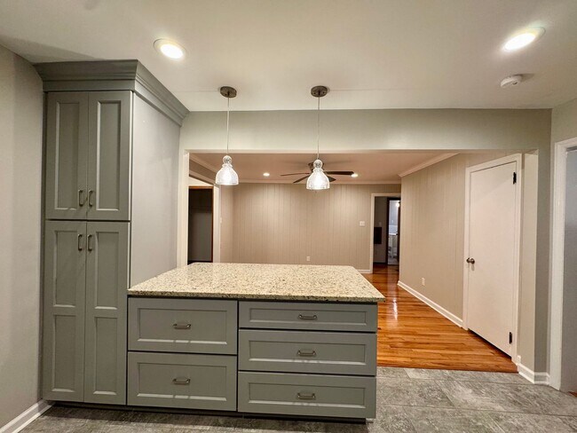 Building Photo - 2720 Hazel St