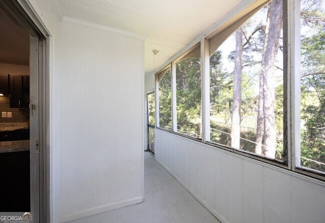 Building Photo - 4883 Roswell Rd