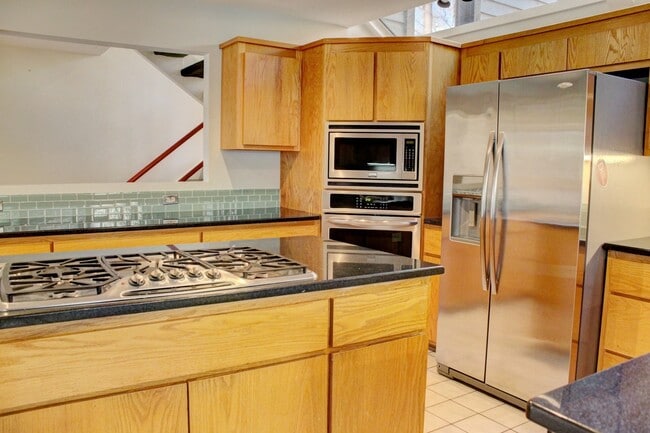 Building Photo - Contemporary 4bd/3.5ba Near Hope Valley + Home Equidistant to Downtown Durham & Chapel Hill!