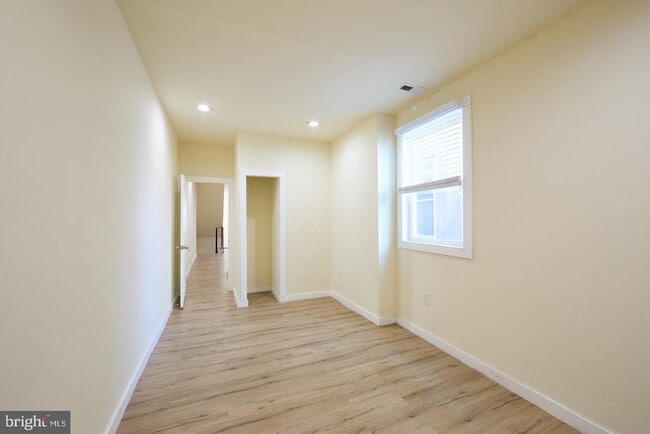 Building Photo - 1558 N Randolph St