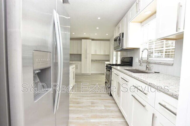 Building Photo - 4208 Ridge Rd