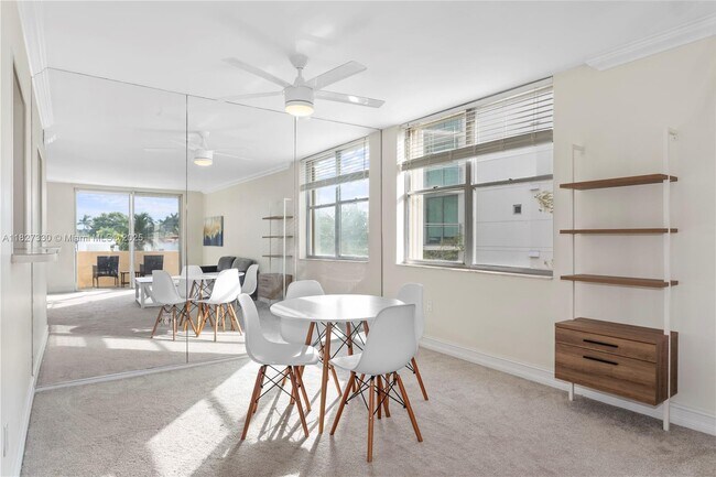 Building Photo - 9440 W Bay Harbor Dr
