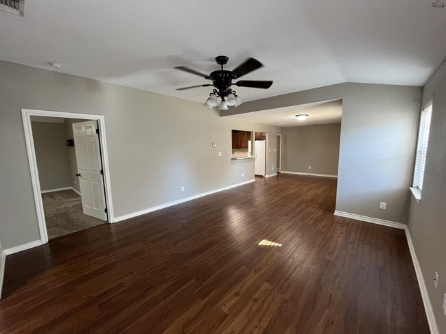 Building Photo - 2908 Featherston Ave