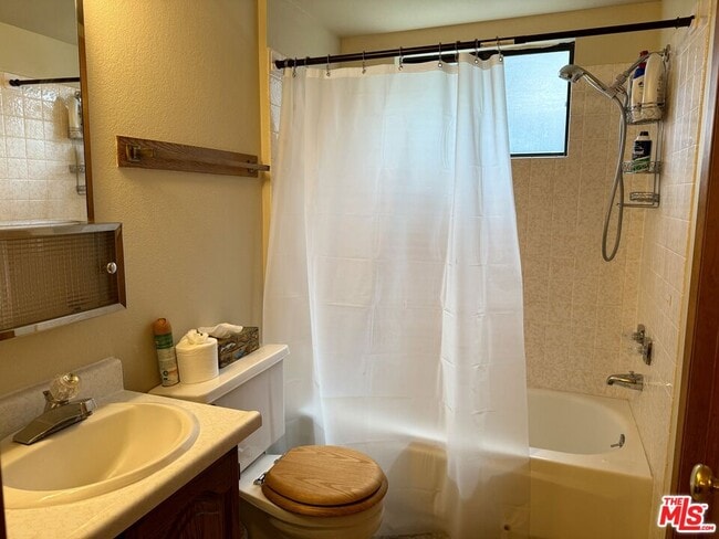 Building Photo - 701 Pinnacle Dr