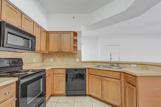 Building Photo - 3110 Myrtlewood Cir E