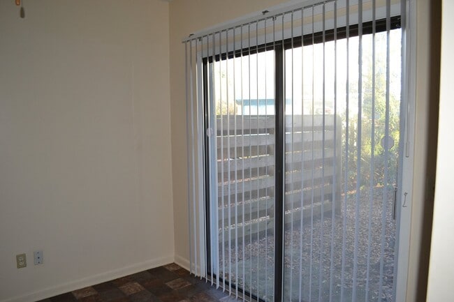 Building Photo - Home For Rent