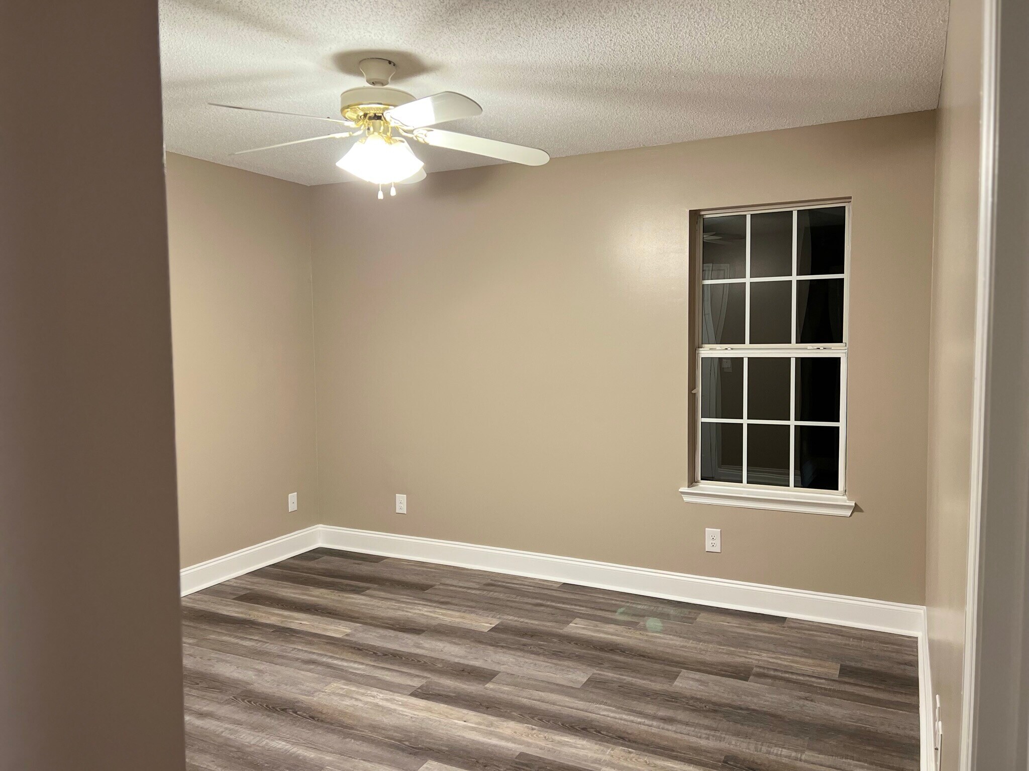 Building Photo - 112 Creekview Trl
