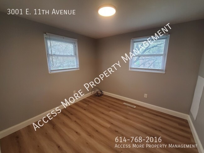 Building Photo - 3 BEDROOM TOWNHOME END UNIT