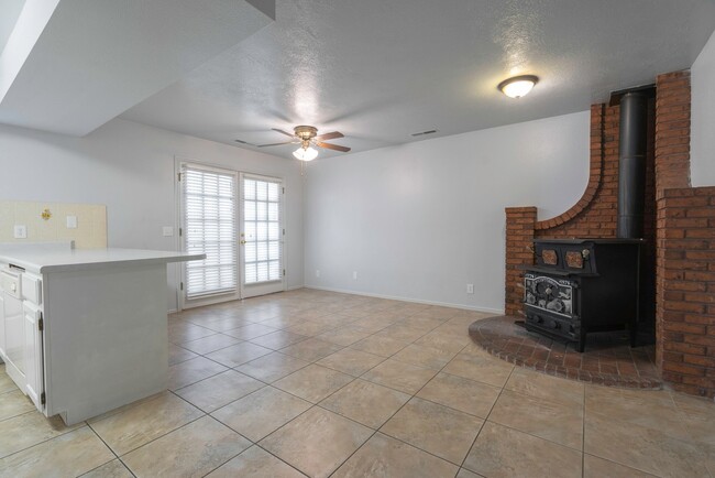 Primary Photo - Beautiful 3 Bedroom Home in Bloomington Hills