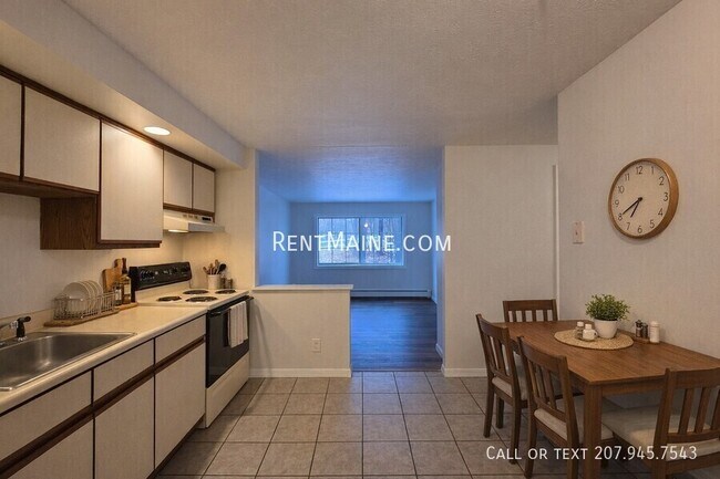 Building Photo - 20 Tall Pines Dr