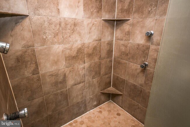 Building Photo - 9627 Locust Hill Dr