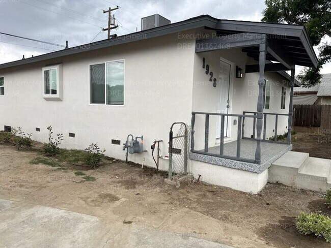 Building Photo - Remodeled 3-bedroom, 2-bath home near Ming Ave/ S. H St