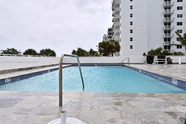Building Photo - 401 Ocean Dr