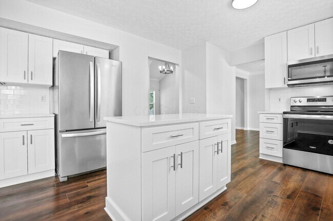 Building Photo - 5998 Blaverly Dr