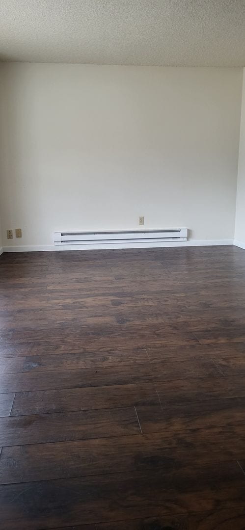 Building Photo - Nice 3 Bedroom 1 1/2 Bath Townhouse in Tac...