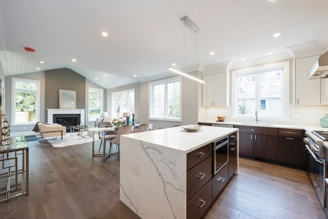 Building Photo - 962 Walnut St