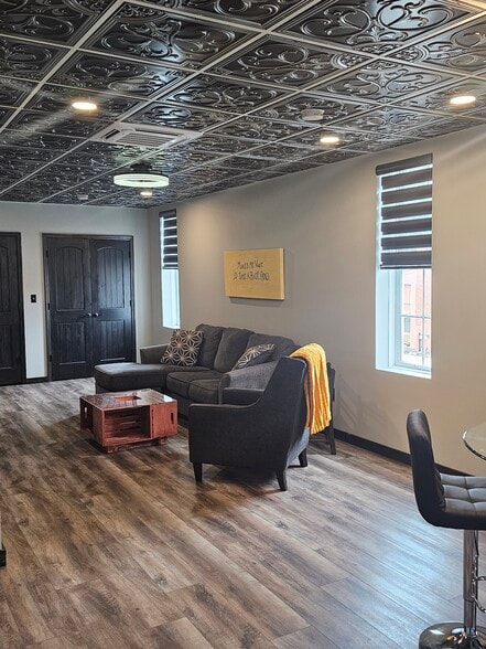 Building Photo - 223 Main St