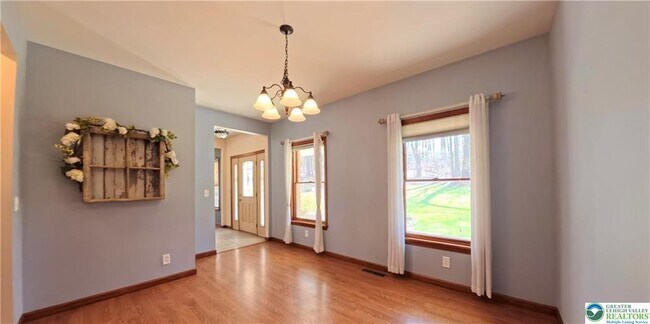 Building Photo - 5709 Fox Ln