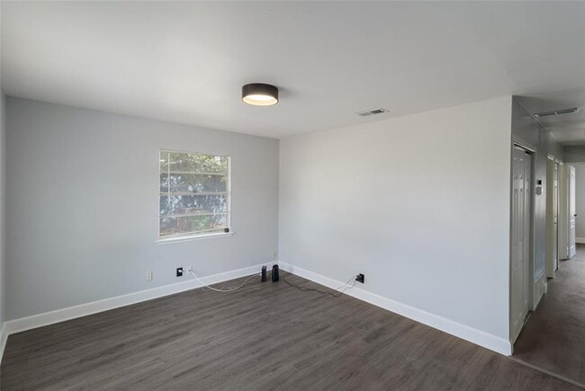 Building Photo - 5846 Castle Lk Dr