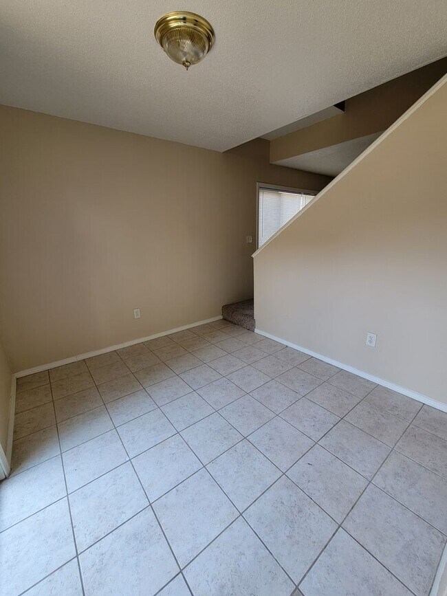 Building Photo - College Station - 2 bedroom / 1.5 bath Fou...