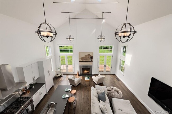 Building Photo - 40 Old Post Rd