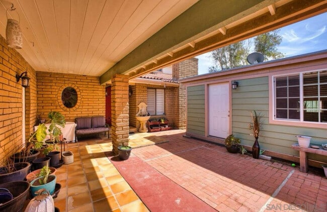 Building Photo - 15408 Vista Vicente Dr