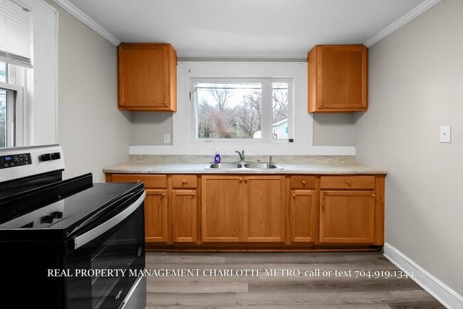 Building Photo - Charming Downtown Albemarle Cottage with Timeless Appeal