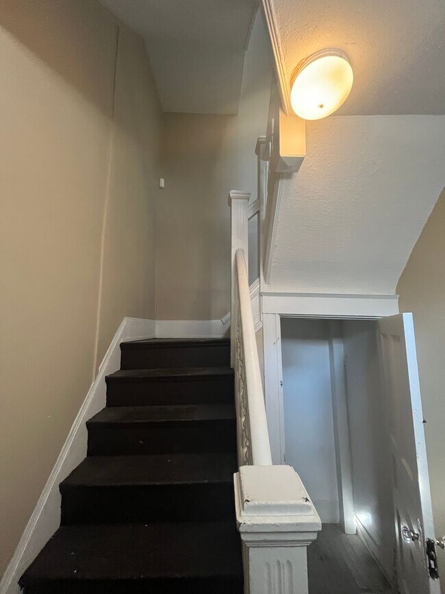 Building Photo - 235 Emming St