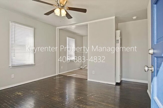 Building Photo - 3937 SW 27th Pl
